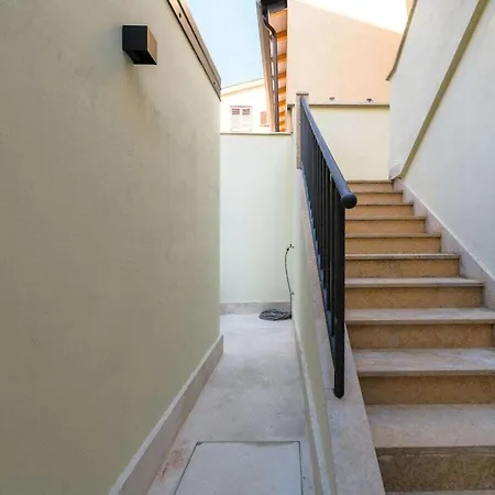 Urban Black Tatil Evi